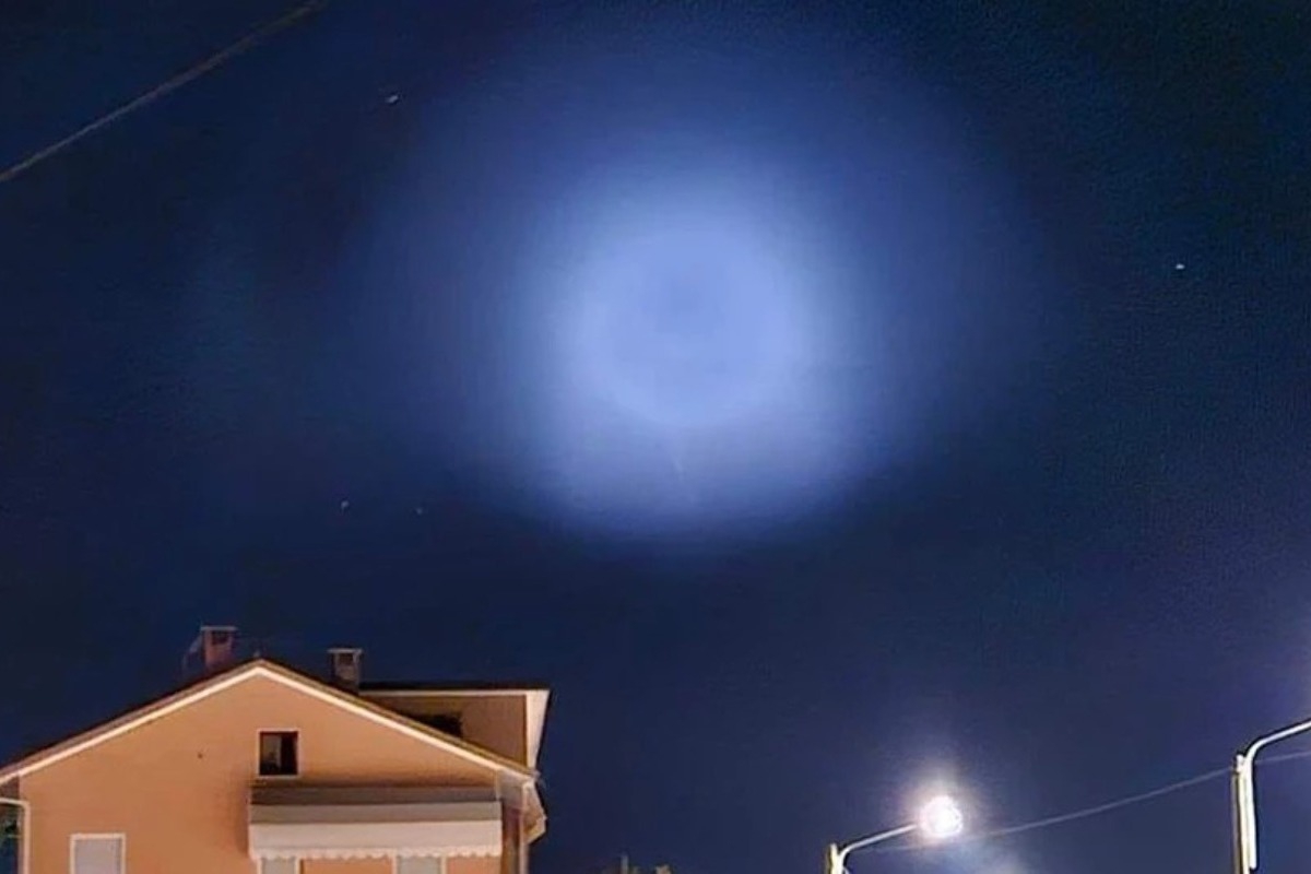 To παράξενο φαινόμενο με το τεράστιο «φωτοστέφανο» στον ουρανό της Ιταλίας