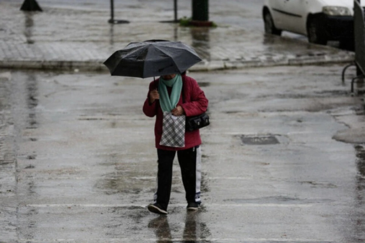 Καιρός: 48ωρη κακοκαιρία με καταιγίδες και ισχυρούς νοτιάδες ‑ Πού θα δούμε βροχές το βράδυ