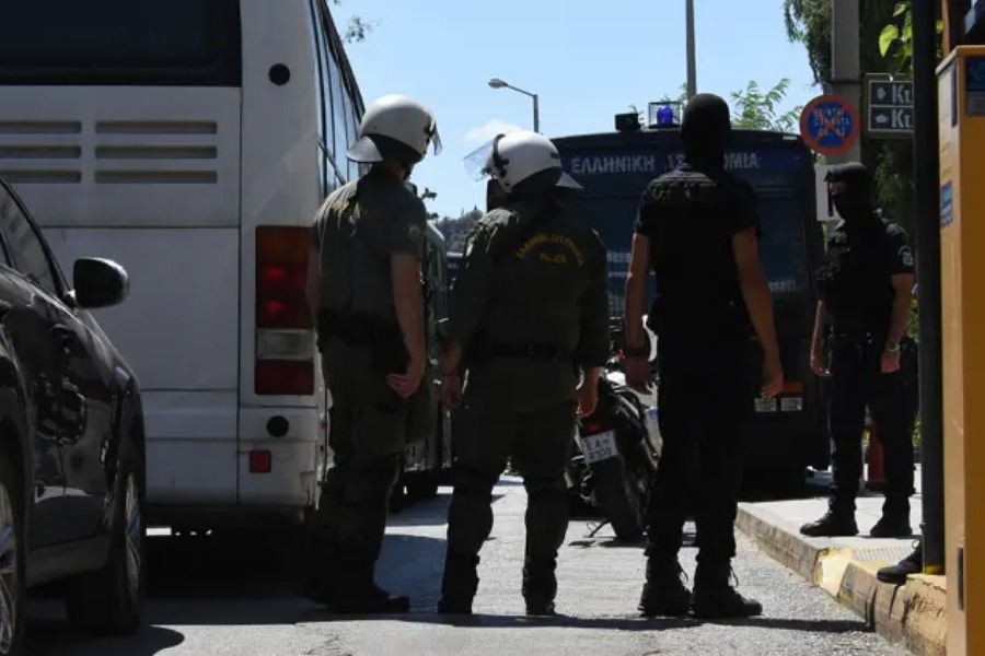 Δολοφονία στη Νέα Φιλαδέλφεια: Για 4 κακουργήματα και 7 πλημμελήματα κατηγορούνται οι 104 συλληφθέντες