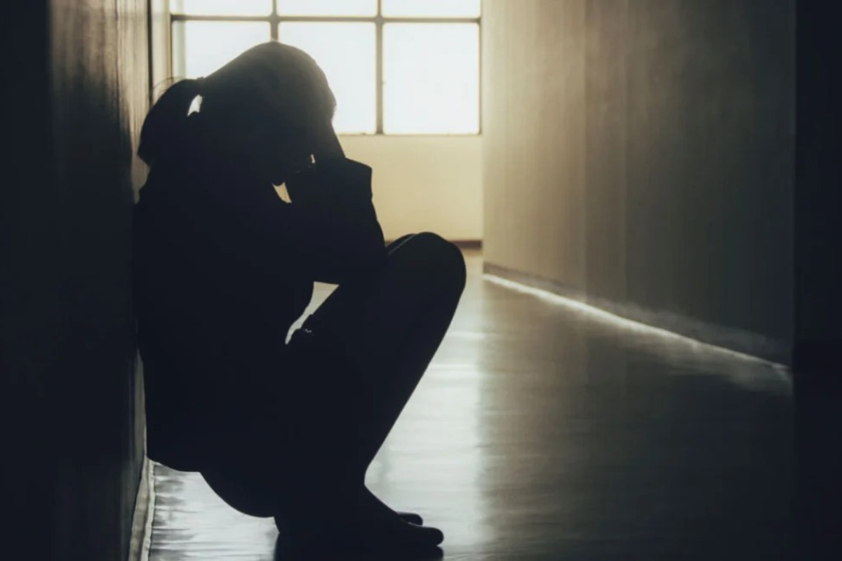 Τύρναβος: Δεν βρέθηκαν εμφανείς σωματικές κακώσεις στην 22χρονη που κατήγγειλε ομαδικό βιaσμo