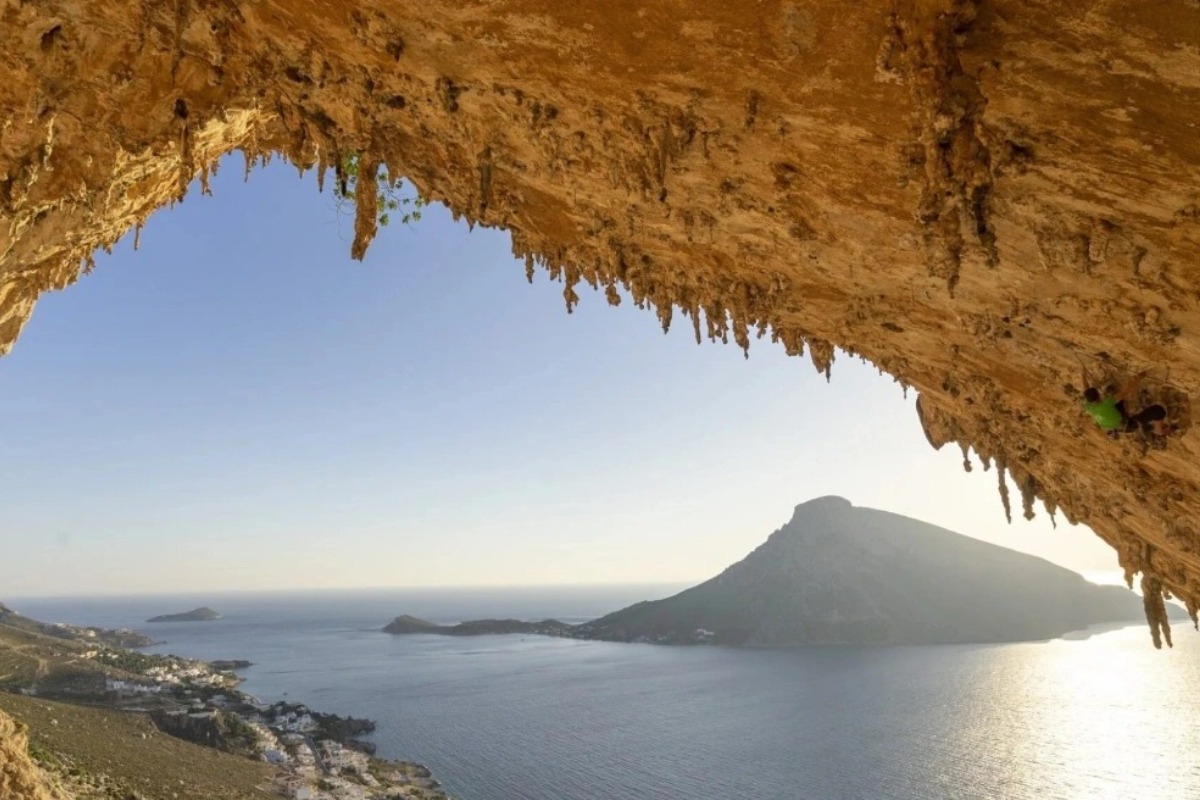 Κάλυμνος: Απεγκλωβίστηκαν 37 παράνομoι μεταvάστες από βραχώδη ακτή