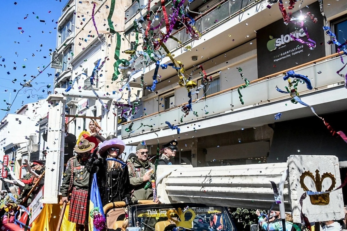 Πατρινό καρναβάλι: Φαντασμαγορικό θέαμα με 60.000 καρναβαλιστές