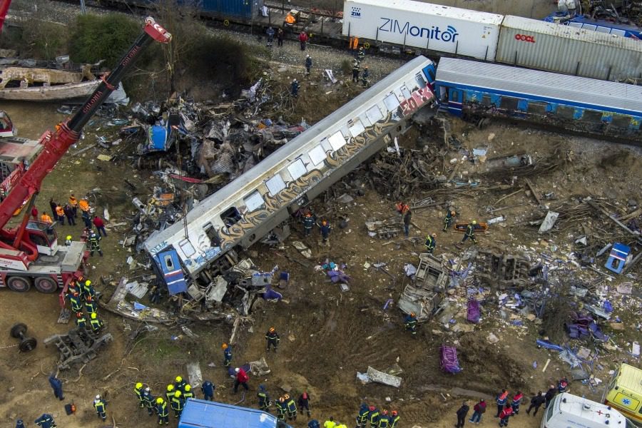 Λάρισα: «Έκαναν το σταθμαρχείο... μπαράκι, με σβηστά φώτα, τσιγάρα και μουσική» λέει καθαρίστρια