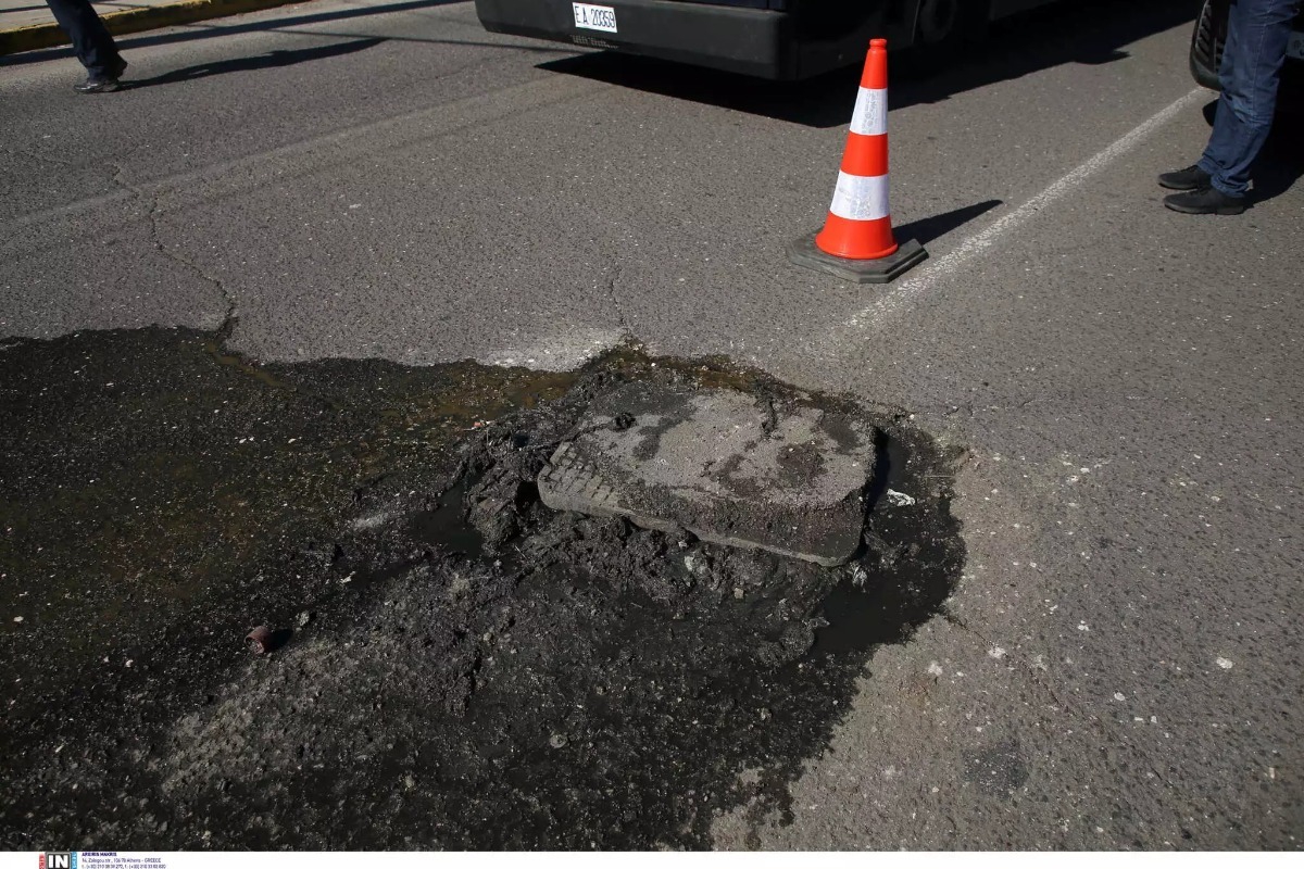 Καθίζηση του δρόμου στη Λεωφόρο Πειραιώς στο ύψος του Factory Outlet