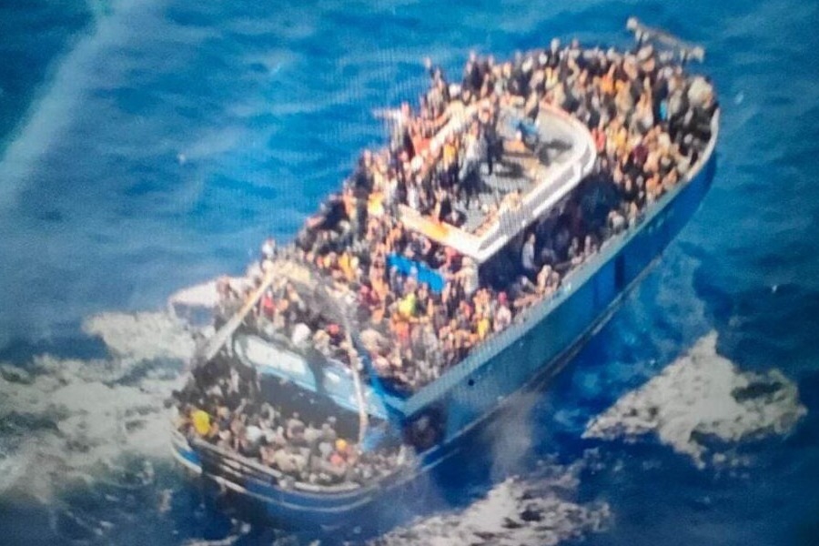 Ναυάγιο στην Πύλο: Βίντεο του Super Puma και φωτογραφίες λίγο πριν βυθιστεί