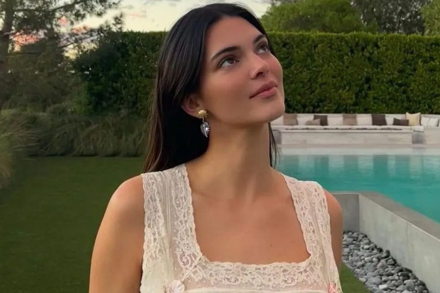 Κένταλ Τζένερ: Η φωτογραφία στο Instagram με... μαγιό ‑ κορδόνι