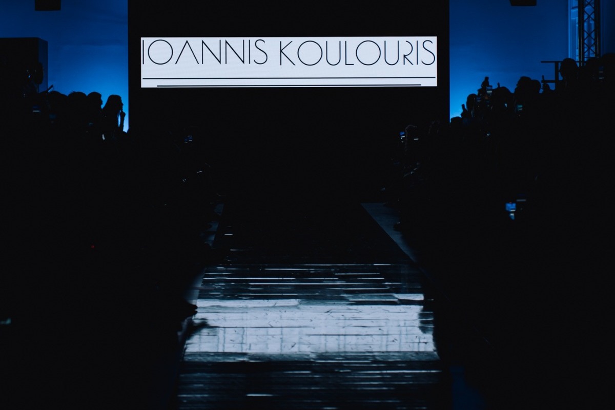 Ιωάννης Κουλούρης: Ο νεαρός σχεδιαστής από την Ιθάκη που κέρδισε το βραβείο Best TrendSetter της 33ης Εβδομάδας Μόδας της Αθήνας