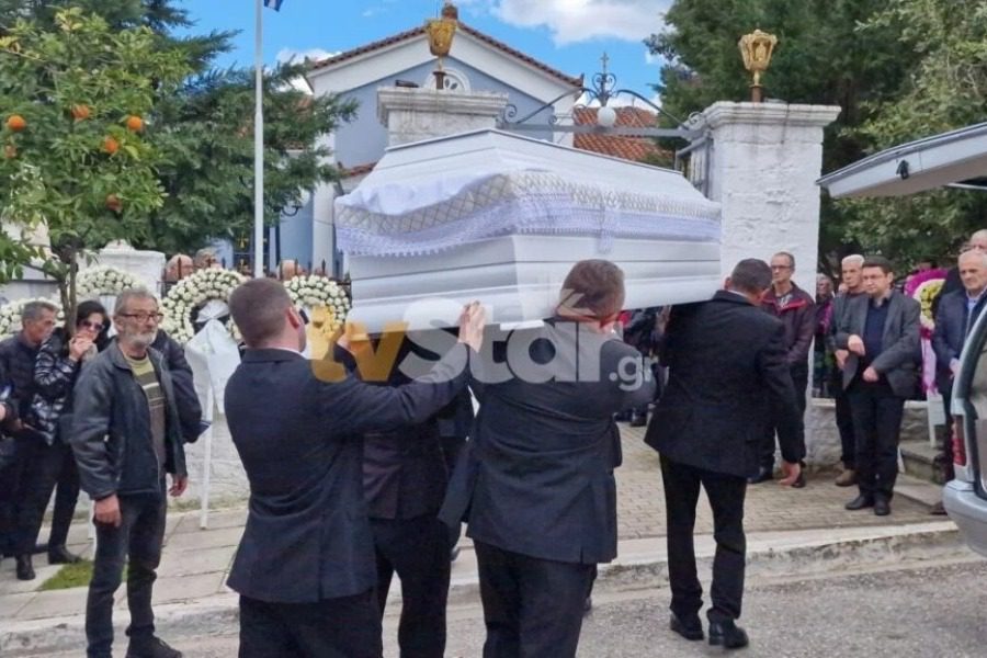 Τέμπη: Θρήνος στην κηδεία της Ελπίδας Χούπα