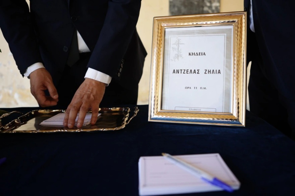 Αντζελα Ζήλεια: Θλίψη στο τελευταίο «αντίο»