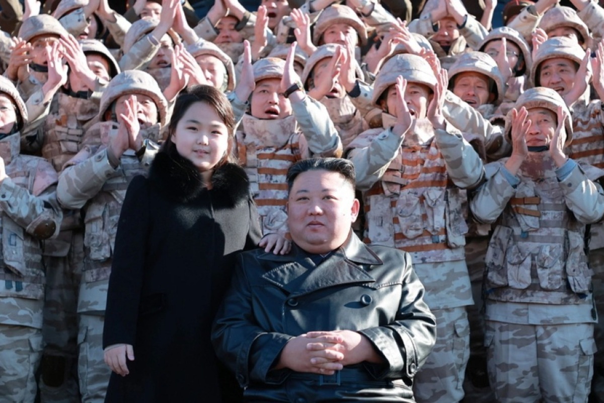 Κιμ Γιονγκ Ουν: Οι εθισμοί που τον οδήγησαν να φτάσει τα 140 κιλά