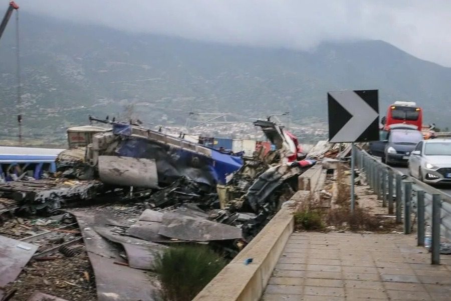 Βαγόνι εστιατορίου: Ανασύρθηκαν 7 απανθρακωμένες σοροί