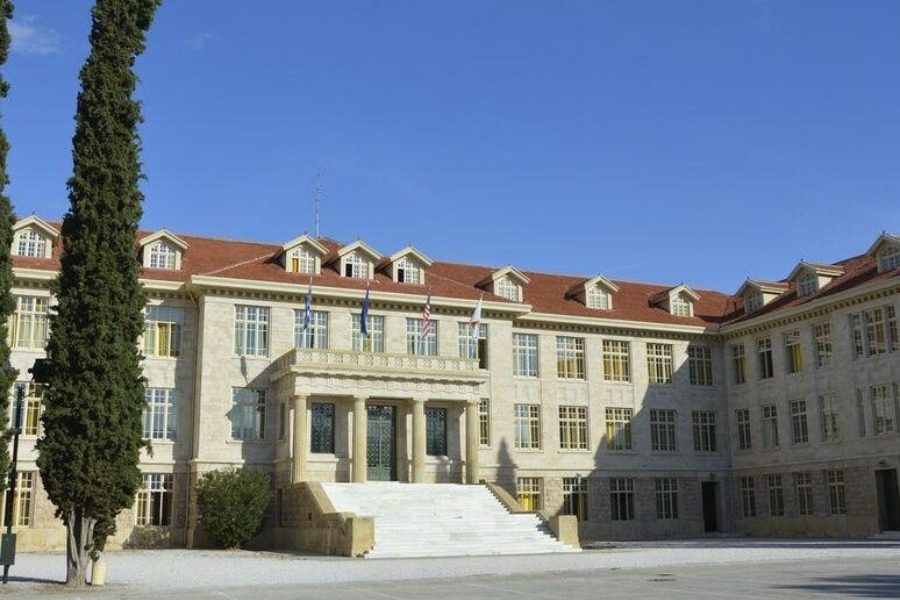 Κολλέγιο Αθηνών: Ανδρας οπλισμένος με μαχαίρι εισέβαλε στο χώρο