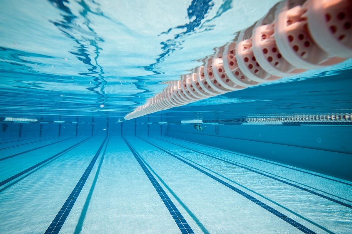 Αναστάτωση έξω από κολυμβητήριο στο Ηράκλειο – Ανδρας κοιτούσε την προπόνηση παιδιών και αυνανιζόταν