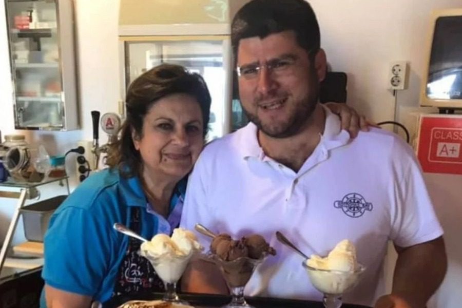 «Τον έλεγαν ροδέλα και αδερφή» ‑ Ξεσπά η τηλεμαγείρισσα μετά την αυτοκτονία του γιου της