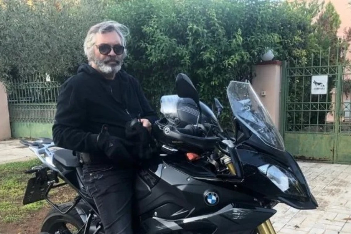 Αλκης Κούρκουλος: Αυτή είναι κούκλα τραγουδίστρια σύντροφός του
