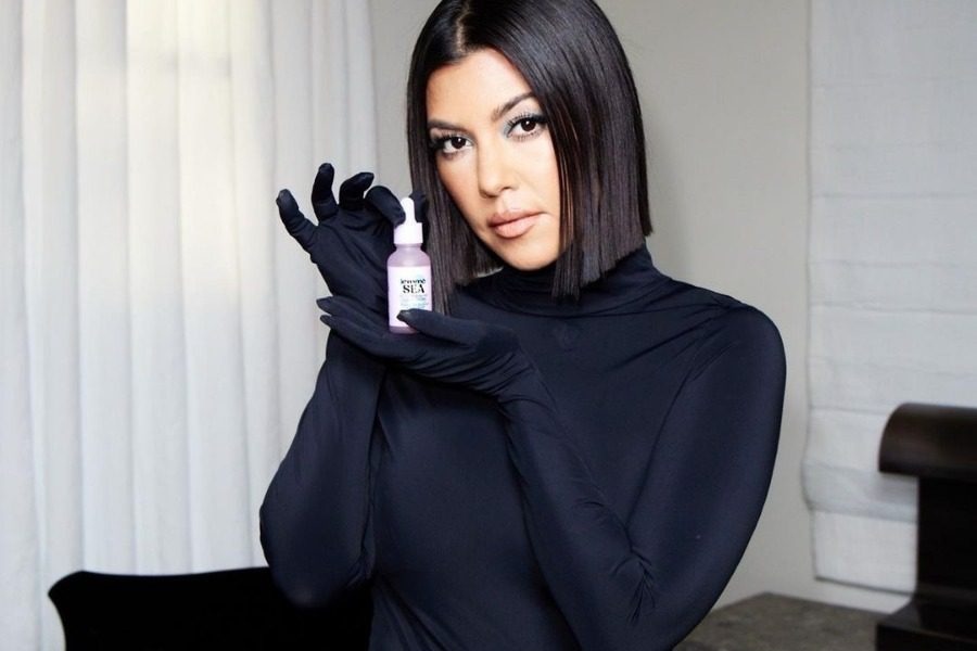 Αυτό είναι το τρικ της Kourtney Kardashian για να βάζεις σωστά τις κρέμες προσώπου σου