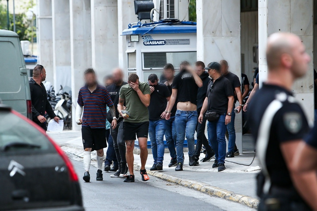 Νέα Φιλαδέλφεια: Απολογούνται οι τελευταίοι 35 κατηγορούμενοι για τα επεισόδια έξω από το γήπεδο της ΑΕΚ