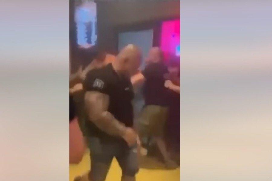 Ζάκυνθος: Σοκαριστικό βίντεο από τον άγριο ξυλοδαρμό τουρίστα σε μπαρ στον Λαγανά