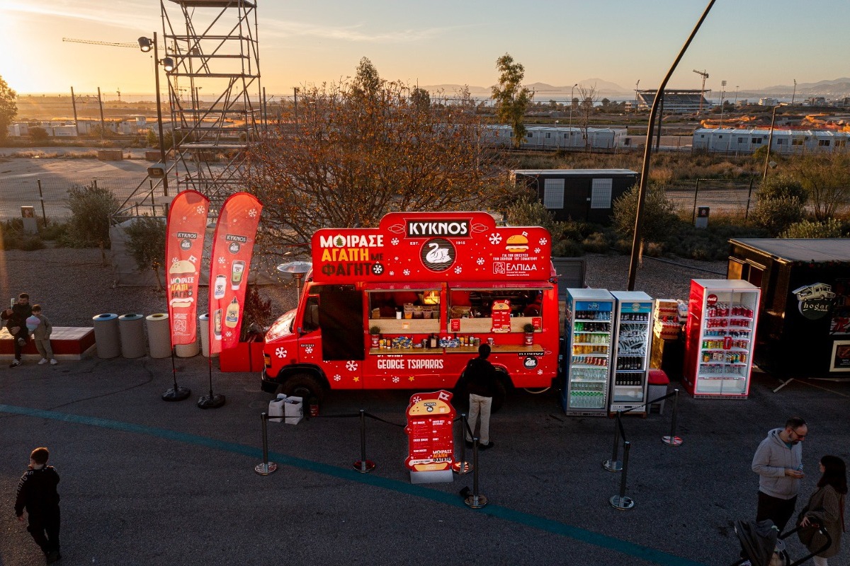 Η KYKNOS μοίρασε αγάπη με φαγητό και στήριξε το Σωματείο ΕΛΠΙΔΑ