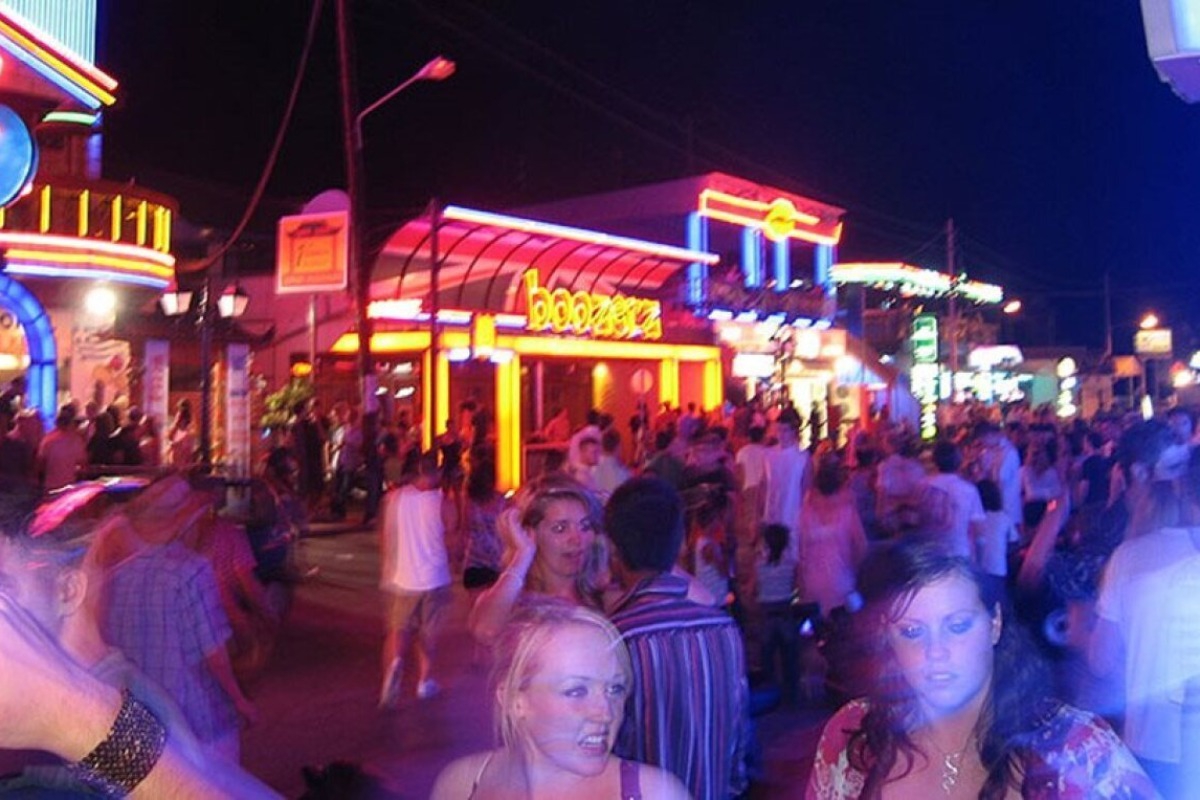 Ζάκυνθος: Τραγωδία με 20χρονο Βρετανό νεκρό σε πάρτι σε μπαρ στον Λαγανά