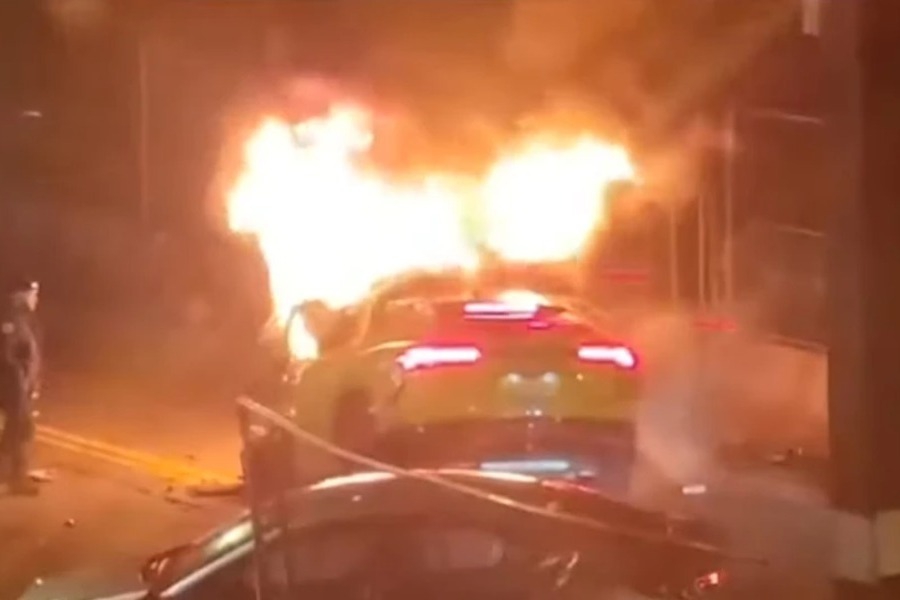 Η Lamborghini τυλίχτηκε στις φλόγες: Τραγωδία με νεκρή 21χρονη
