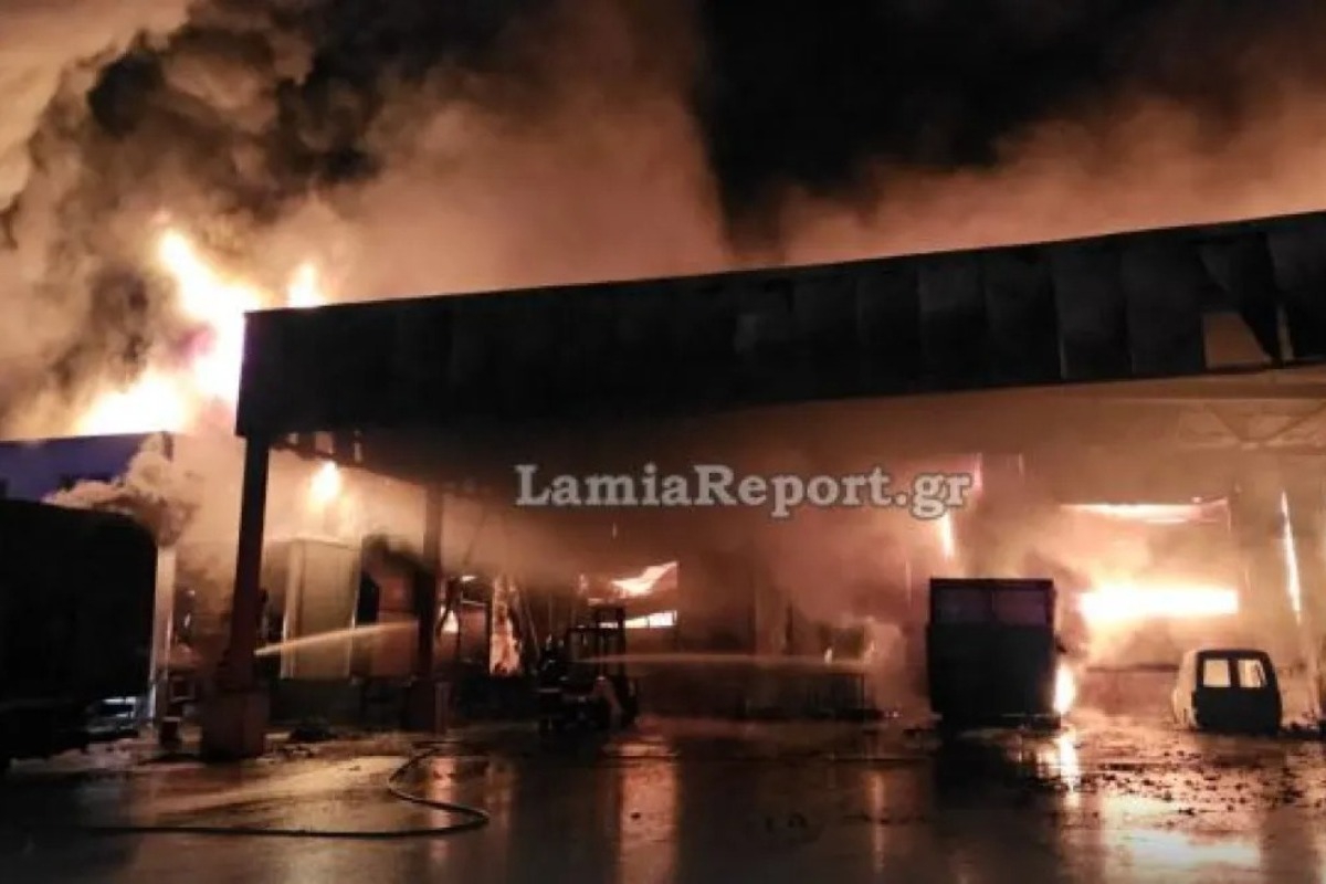 Λαμία: Ολοσχερής καταστροφή στο εργοστάσιο όπου παρασκευάστηκαν τα γεύματα που προκάλεσαν μαζική δηλητηρίαση μαθητών