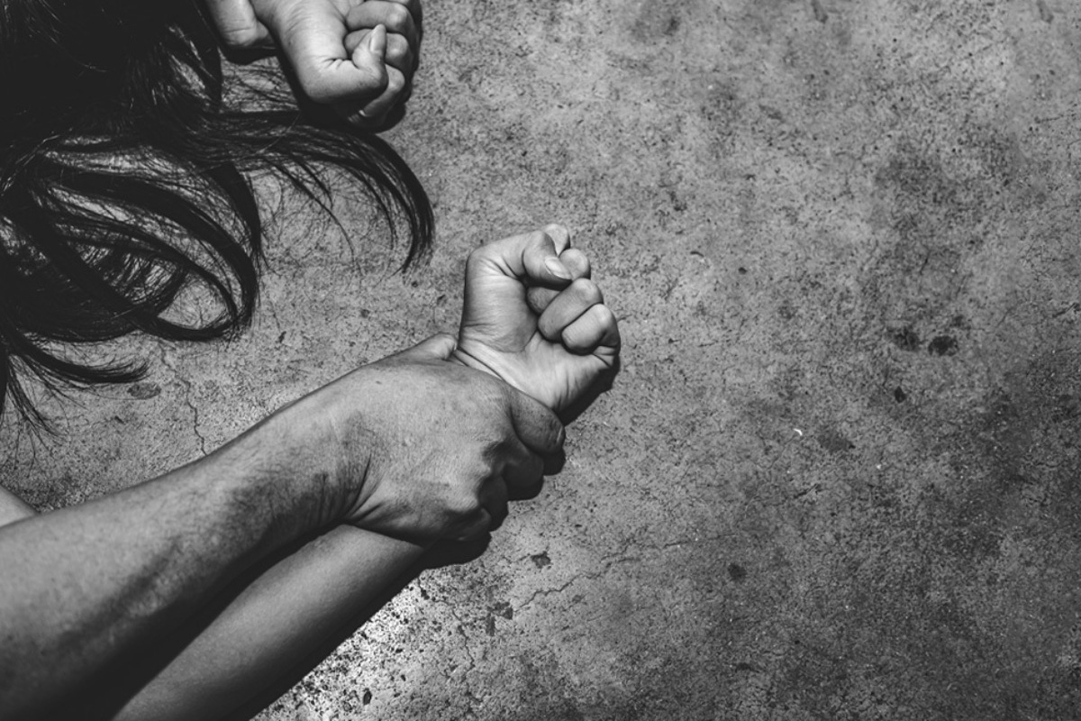 Λάρισα: Συγκλονιστική μαρτυρία ‑ «Με βίαζε σε ξενοδοχείο του Βόλου από τα 12 μου χρόνια»