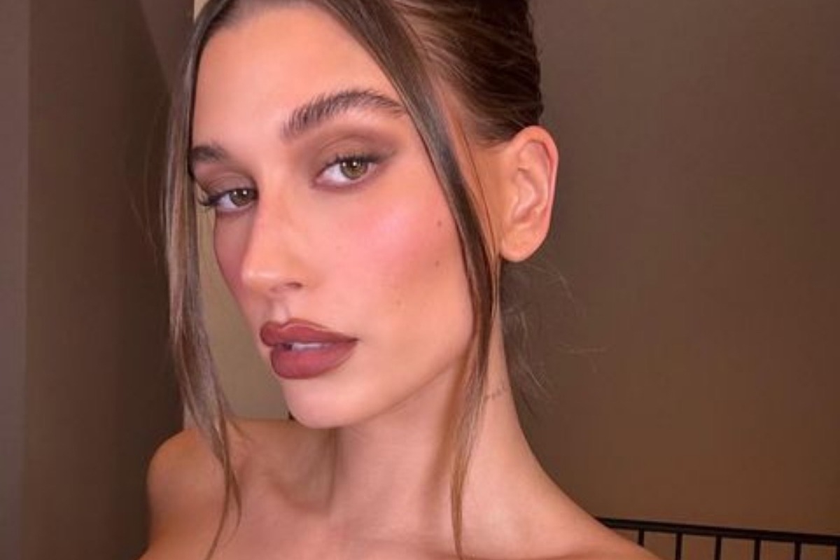 Latte Makeup: Το μακιγιάζ της Hailey Bieber έγινε μεγάλη τάση