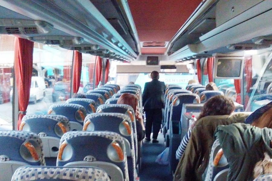 Λεωφορείο: Οδηγός δίνει το τιμόνι σε ανήλικη