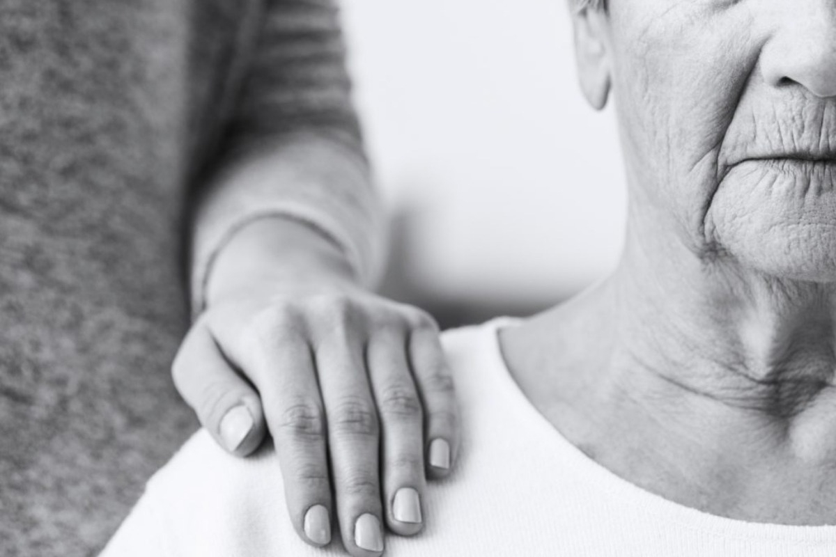 Ασύλληπτη απάτη: Έπεισε 80χρονη με άνοια να του πουλήσει το σπίτι για 10.000 ευρώ