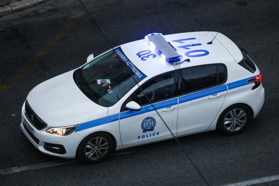 Τα videos στο TikTok «έκαψαν» συμμορία διαρρηκτών: Έκαναν μόστρα 100ευρα, άναβαν τσιγάρα με 50ευρα