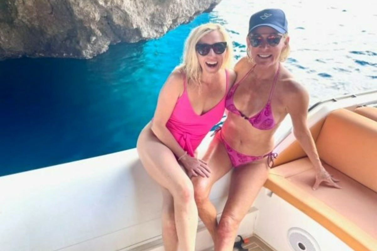 Πότε δεν είναι αργά για coming out: Μετά από 37 χρόνια γάμου με άντρα, ζει τον έpωτα της με γυναίκα