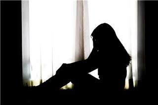 «Όταν δεν πίνει, είναι πάρα πολύ καλός», λέει η μητέρα του 15χρονου που κατήγγειλε πως ο πατέρας του τη χτυπάει