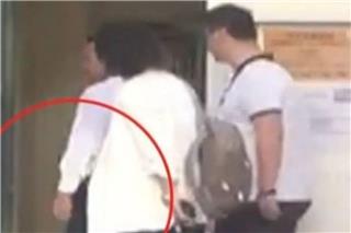 Απόστολος Λύτρας: Προσποιήθηκε ότι φορούσε χειροπέδες ‑ Το βίντεο ντοκουμέντο