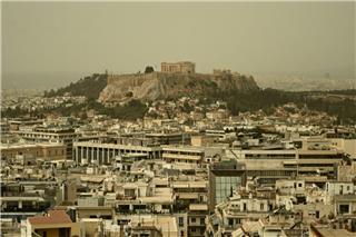 «Κύμα» αφρικανικής σκόνης «πνίγει» τη χώρα σήμερα και αύριο – Υψηλή συγκέντρωση και στην επιφάνεια