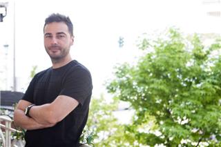 Ο Κωνσταντίνος Αναστασιάδης είναι ο alternative κομμωτής της πόλης