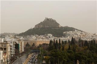 Καιρός: Επιστρέφει από Δευτέρα η αφρικανική σκόνη ‑ Ανεβαίνει και ο υδράργυρος με 30άρια