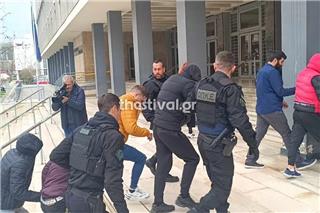 Στον εισαγγελέα εννέα συλληφθέντες της επίθεσης σε ΛΟΑΤΚΙ στην πλατεία Αριστοτέλους