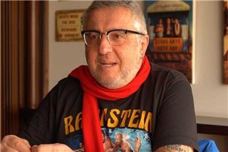Στάθης Παναγιωτόπουλος: Σε δύσκολη οικονομική κατάσταση ‑ Πουλάει δίσκους για να τα βγάλει πέρα