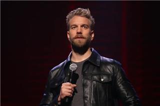 5 stand up comedians του Netflix που ίσως σας έχουν ξεφύγει