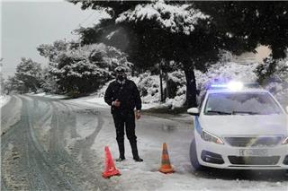 Ποιοι δρόμοι είναι κλειστοί στην Αττική ‑ Επί ποδός οι αρχές για τον χιονιά