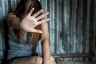 Φρίκη στο Βελεστίνο: Παραμόρφωσε από το ξύλο την κόρη του γιατί ασπάστηκε τον Ισλαμισμό