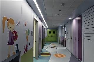 Θεσσαλονίκη: Διασωληνωμένο δίχρονο κορίτσι που τυλίχθηκε στις φλόγες όταν ο πατέρας του έβαζε βενζίνη στο αυτοκίνητό του