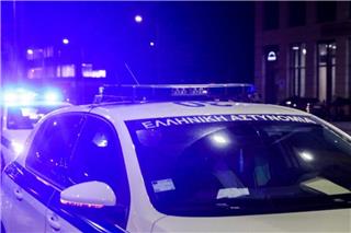 Θεσσαλονίκη: Αντρας σε κατάσταση «αμόκ» πετούσε ντουλάπια, καρέκλες και τηλεόραση από το μπαλκόνι