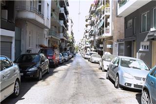 Κυψέλη: Η στιγμή της σύλληψης του οδηγού με το τζιπ που χτυπούσε διαδοχικά σταθμευμένα οχήματα