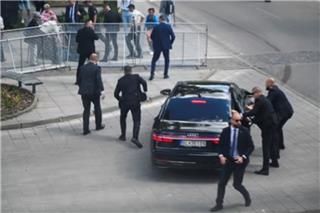 Πυροβόλησαν τον πρωθυπουργό της Σλοβακίας Ρόμπερτ Φίτσο