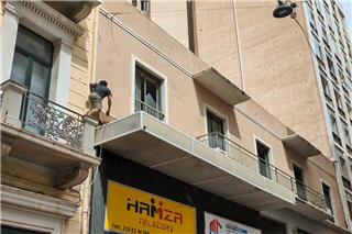 Ομόνοια: Επεισοδιακή καταδίωξη από ταράτσα σε ταράτσα για άνδρα που έκλεβε χαλκό