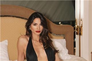 Ηλιάνα Παπαγεωργίου: Εντυπωσιακή με φόρεμα με βαθύ ντεκολτέ