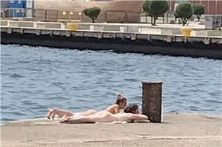 Θεσσαλονίκη: Έκαναν γυμνισμό στη λεωφόρο Νίκης, δίπλα στον δρόμο