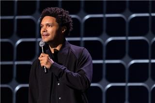 Τα σταντ απ του Trevor Noah θα σε κάνουν να γελάς για μέρες